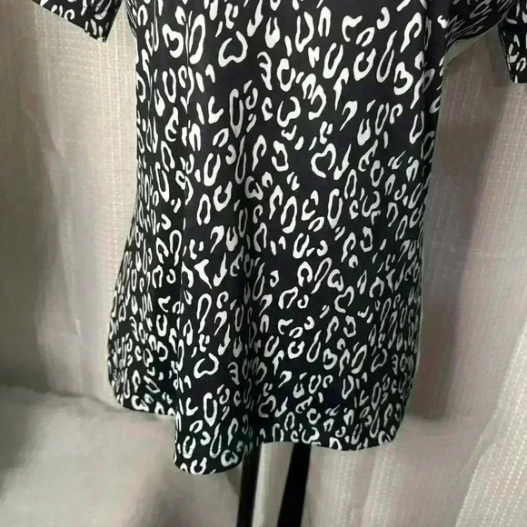 J Lindeberg Women’s Large Golf Polo Animal Print Blue And White Short Sleeve - Picture 3 of 12